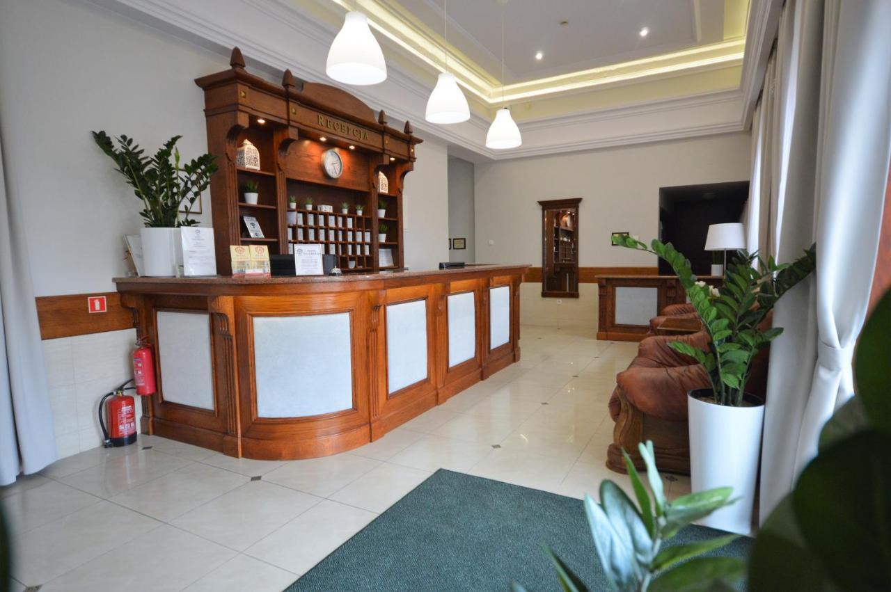 Riviera Hotel